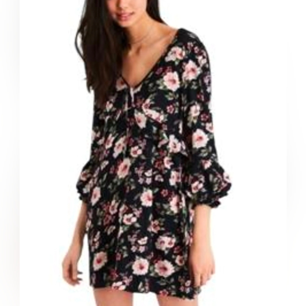 American Eagle Outfitters Black Floral V‑Neck Mini Dress with Pink Blooms